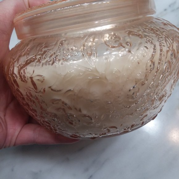 Susan jacobs, New York neroli sugarcane soy glass candle 14oz. - Picture 3 of 3